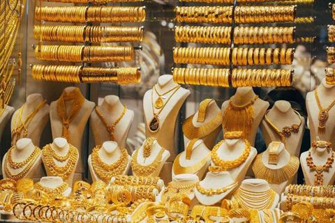«الذهب طاير».. ارتفاع تاريخي في الأسعار اليوم..